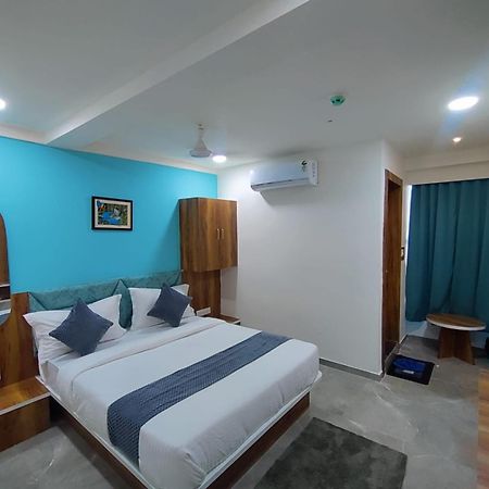 Hotel Lee Park Αχμπανταμπάντ Εξωτερικό φωτογραφία