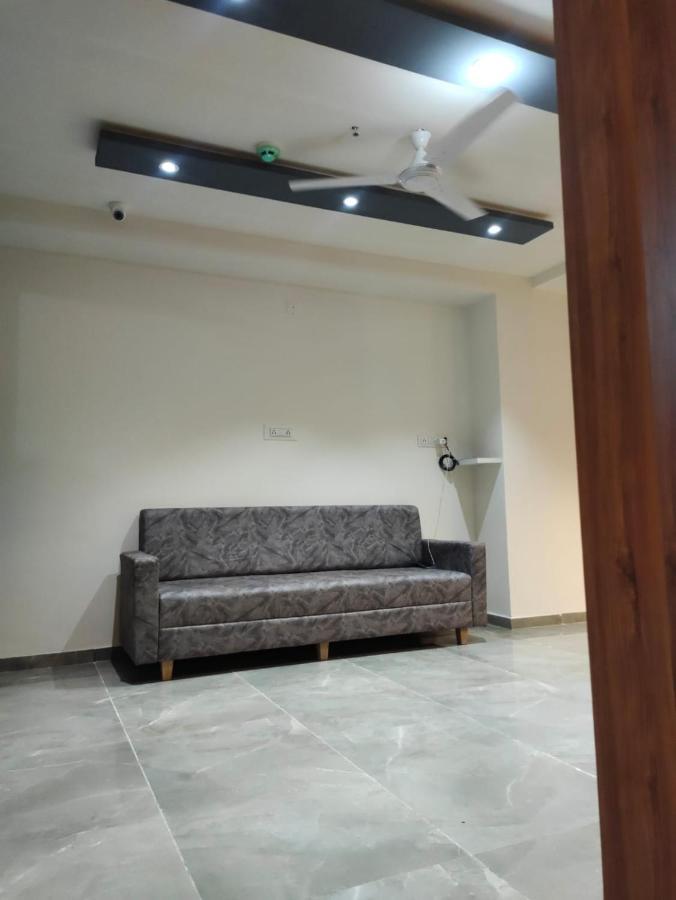 Hotel Lee Park Αχμπανταμπάντ Εξωτερικό φωτογραφία