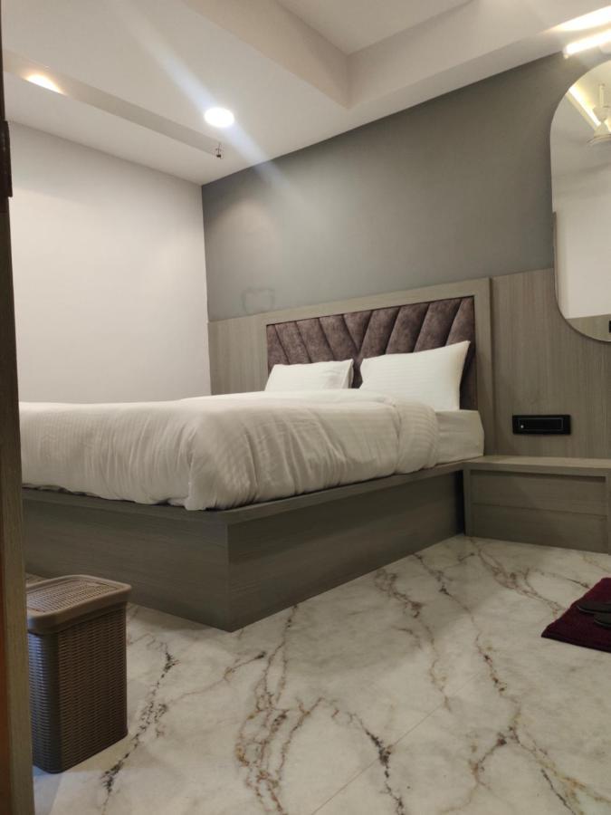 Hotel Lee Park Αχμπανταμπάντ Εξωτερικό φωτογραφία