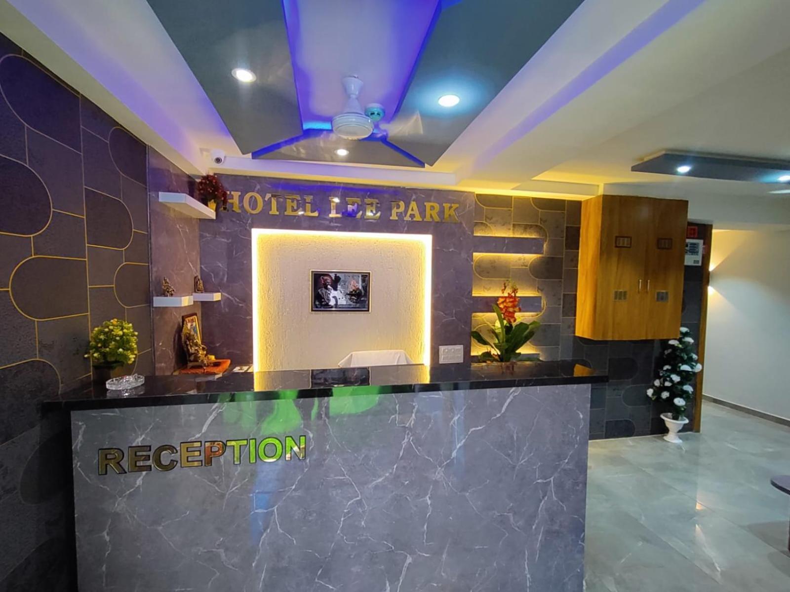 Hotel Lee Park Αχμπανταμπάντ Εξωτερικό φωτογραφία
